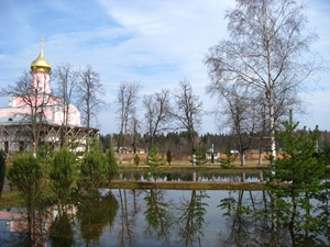 В монастыре Зосимова пустынь