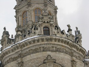Церковь Знамения Пресвятой Богородицы в Дубровицах, построенная при Петре I.