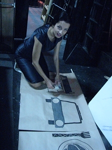 Марина Фимушина готовит пиктограммы к тренингу