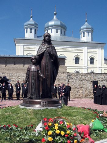 Памятник родоначальнице Дома Романовых  - Евдокии Стрешневой для Мещовска